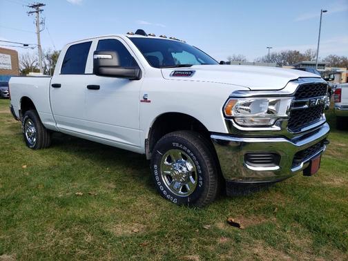 2024 RAM 2500 Tradesman Crew Cab 4x4 6'4' Box