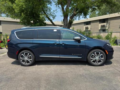 2025 Chrysler Pacifica L