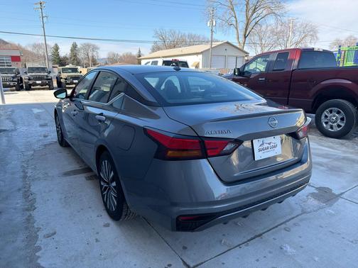 2025 Nissan Altima SV FWD