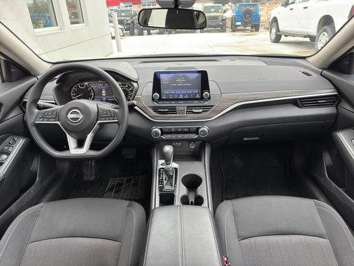 2025 Nissan Altima SV FWD