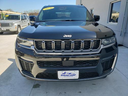 Diamond Black Crystal Pearlcoat 2026 Jeep Grand Cherokee Limited