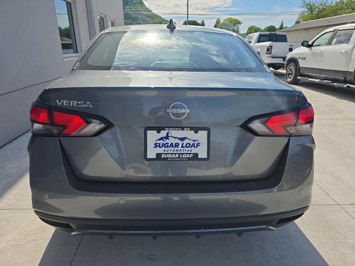 Gun Metallic 2025 Nissan Versa 1.6 SV