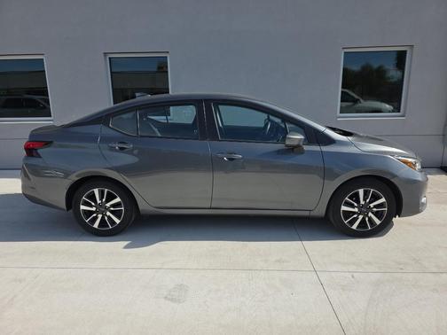 Gun Metallic 2025 Nissan Versa 1.6 SV