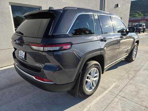 Baltic Gray Metallic Clearcoat 2025 Jeep Grand Cherokee Laredo