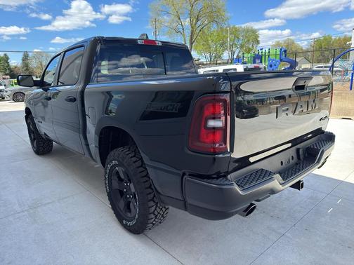 Diamond Black Crystal Pearlcoat 2026 RAM 1500 Warlock Crew Cab 4x4 5'7' Box