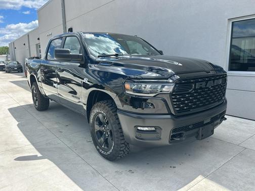 Diamond Black Crystal Pearlcoat 2026 RAM 1500 Warlock Crew Cab 4x4 5'7' Box