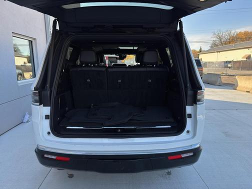 2023 Jeep Grand Wagoneer 4x4