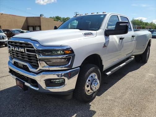 2025 RAM 3500 Tradesman Crew Cab 4x4 8' Box