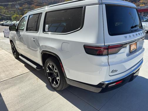 2025 Jeep Wagoneer L Series III 4x4