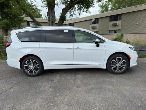 2025 Chrysler Pacifica L