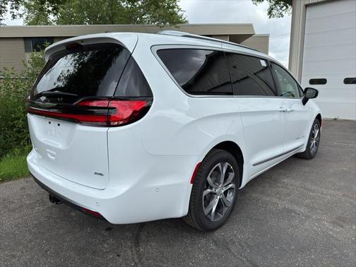 2025 Chrysler Pacifica L