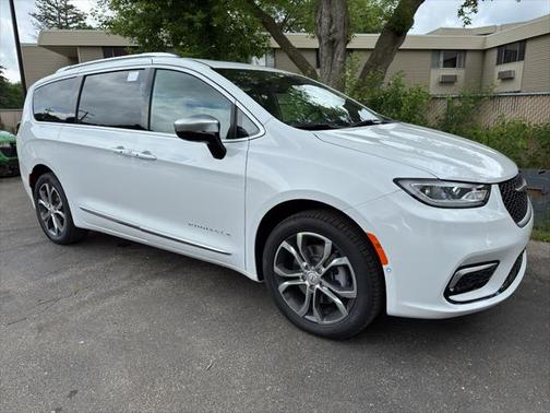 2025 Chrysler Pacifica L