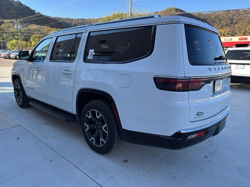 2023 Jeep Wagoneer L Series III 4x4