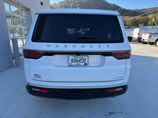 2023 Jeep Wagoneer L Series III 4x4