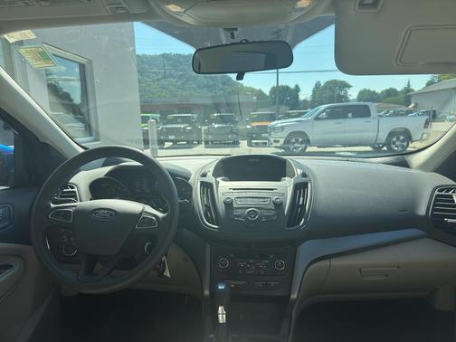 Ruby Red Metallic Tinted Clearcoat 2017 Ford Escape SE