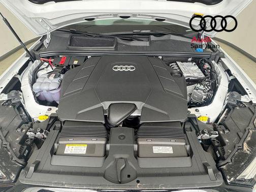 Glacier White 2026 Audi Q7 55 Premium