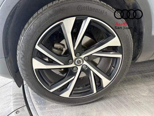 2022 Volvo XC40 T4 R-Design