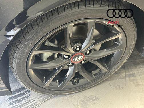 2019 Hyundai Veloster Base