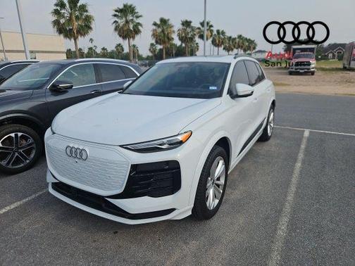 Glacier White Metallic 2025 Audi Q6 e-tron Premium