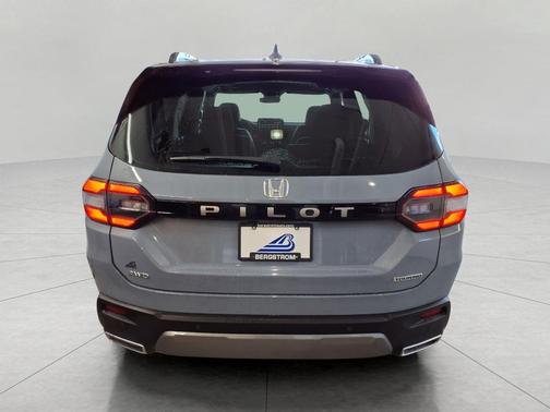 Sonic Gray Pearl 2026 Honda Pilot Touring 8-Passenger