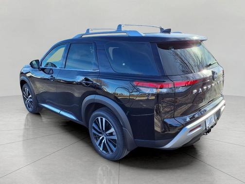 2025 Nissan Pathfinder Platinum 4WD