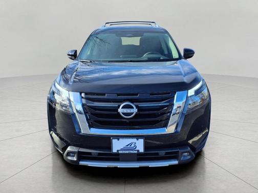 2025 Nissan Pathfinder Platinum 4WD