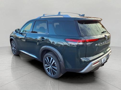 2025 Nissan Pathfinder Platinum 4WD
