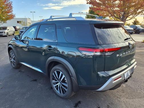 2025 Nissan Pathfinder Platinum 4WD