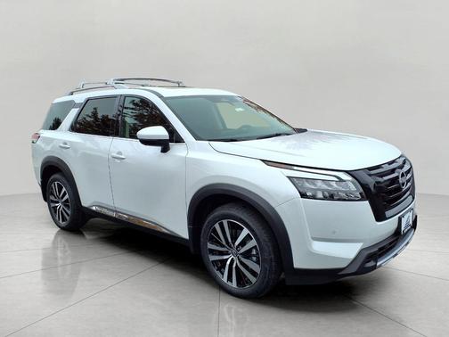 2025 Nissan Pathfinder Platinum 4WD