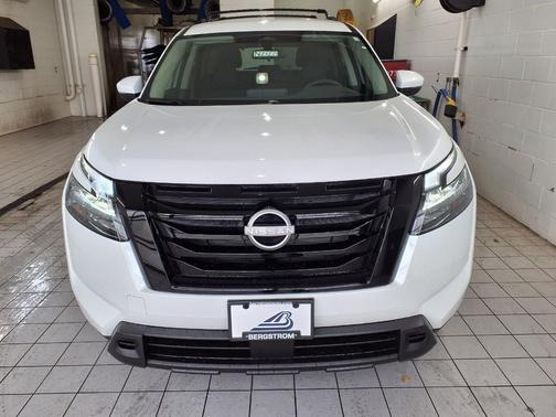 2025 Nissan Pathfinder SV 4WD
