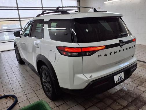 2025 Nissan Pathfinder SV 4WD