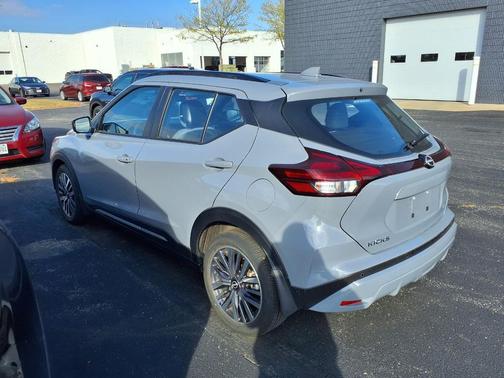 2023 Nissan Kicks SR