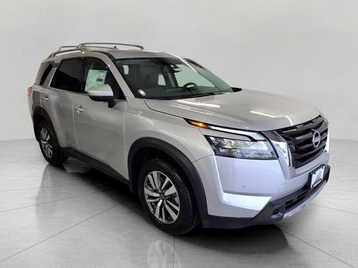 2025 Nissan Pathfinder SL 4WD