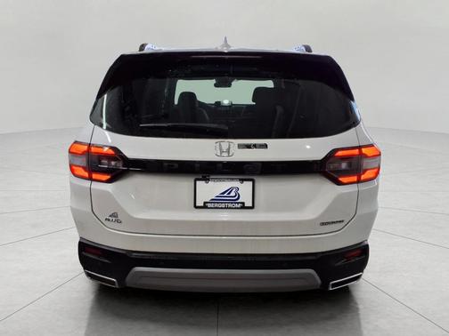 2025 Honda Pilot Touring 8-Passenger