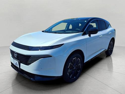 Everest White Pearl Tricoat/Super Black 2026 Nissan Murano Platinum