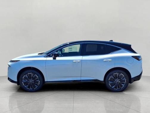 Everest White Pearl Tricoat/Super Black 2026 Nissan Murano Platinum
