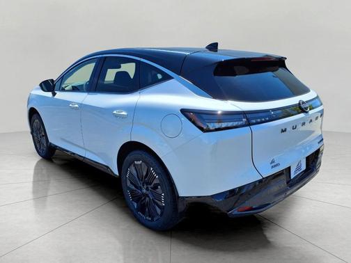 Everest White Pearl Tricoat/Super Black 2026 Nissan Murano Platinum