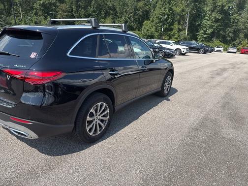 2025 Mercedes-Benz GLC 300