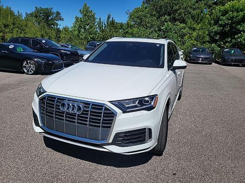 Carrara White 2022 Audi Q7 45 Premium