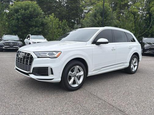 Carrara White 2022 Audi Q7 45 Premium