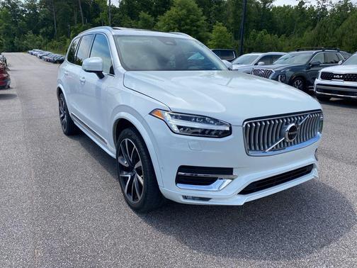 Crystal White Metallic 2023 Volvo XC90 B5 Plus
