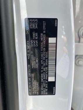 Crystal White Metallic 2023 Volvo XC90 B5 Plus