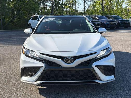 Wind Chill Pearl/Midnight Black Metallic 2023 Toyota Camry XSE
