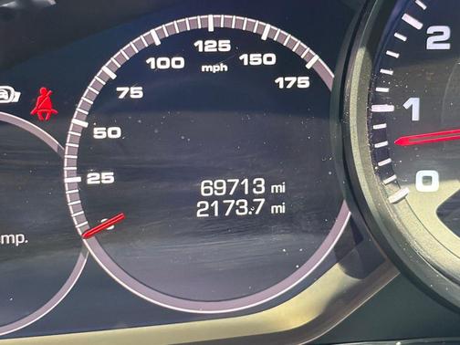 Dolomite Silver Metallic 2021 Porsche Cayenne Cayenne