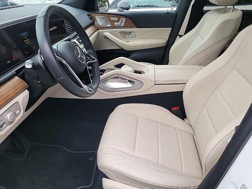 Polar White 2025 Mercedes-Benz GLE 450 4MATIC