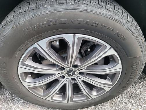 Graphite Grey Metallic 2023 Mercedes-Benz GLC 300