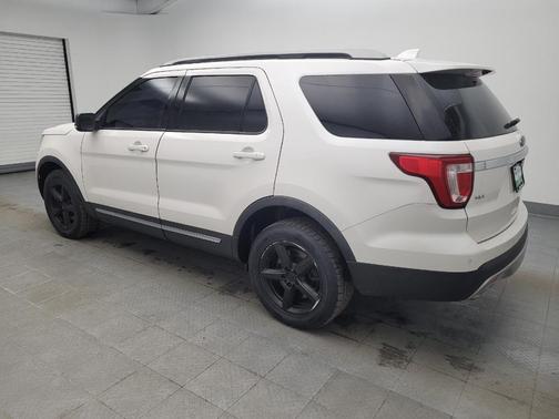 White 2017 Ford Explorer XLT