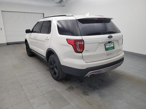 White 2017 Ford Explorer XLT