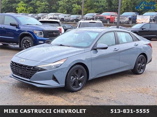 2022 Hyundai ELANTRA SEL