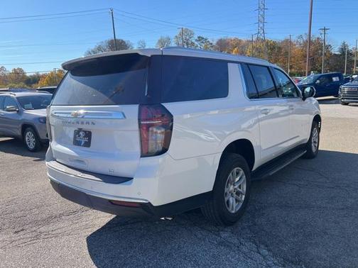2023 Chevrolet Suburban LT